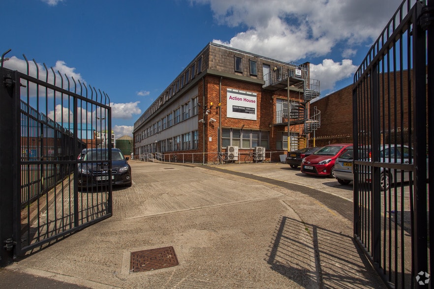 Verney Sandgate portfolio of 3 properties for sale on LoopNet.co.uk - Building Photo - Image 2 of 2