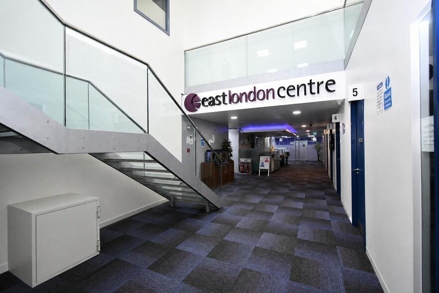 64-70 Broadway, London to rent - Building Photo - Image 2 of 8