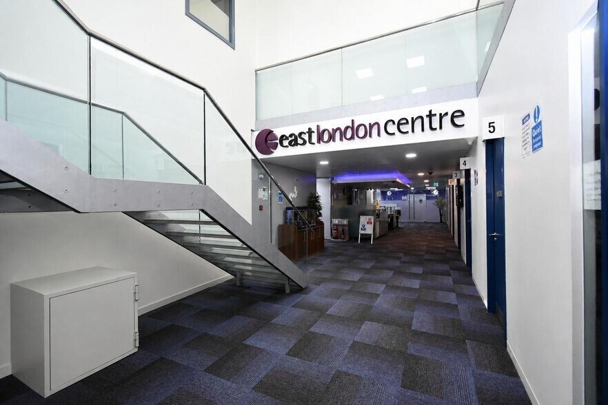 64-70 Broadway, London to rent - Building Photo - Image 3 of 12