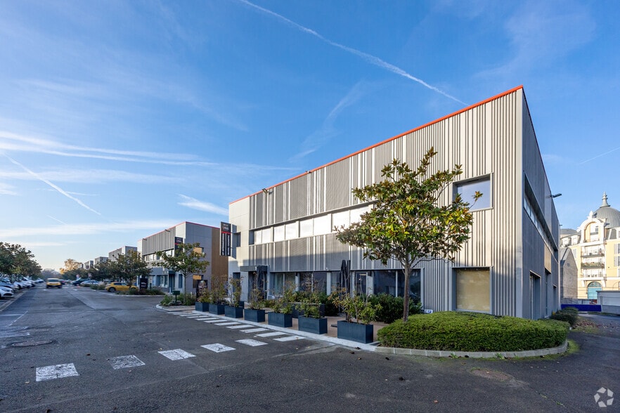 157 Avenue Charles Floquet, Le Blanc-Mesnil to rent - Building Photo - Image 2 of 2