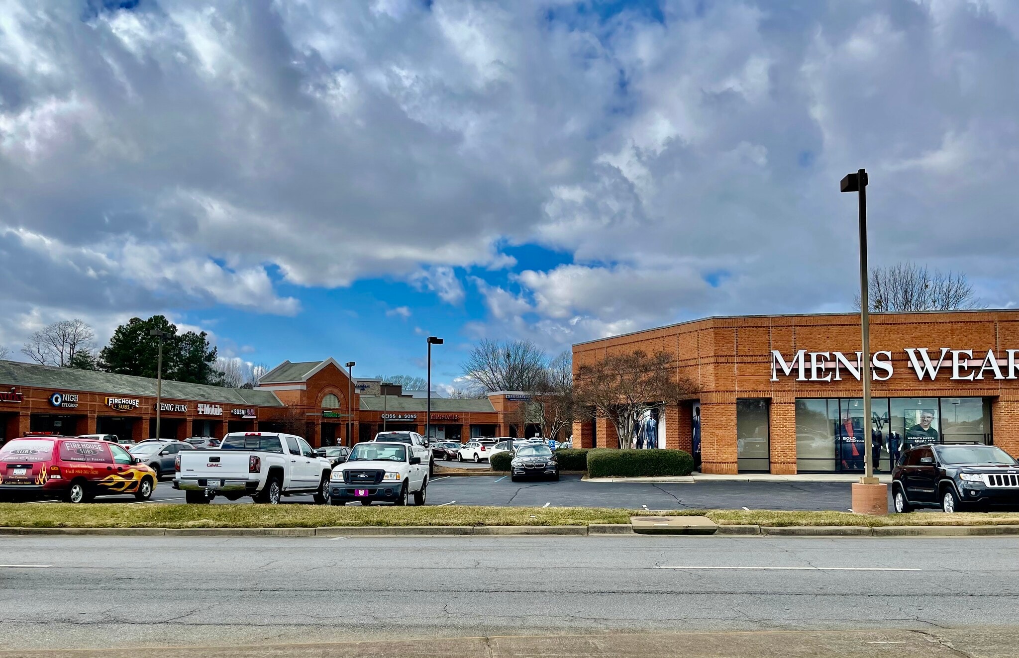 765 Haywood Rd, Greenville, SC to rent Primary Photo- Image 1 of 5