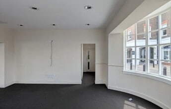 2 Clarence St, Staines to rent Interior Photo- Image 2 of 3