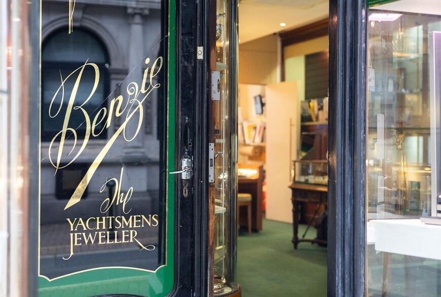 61 High St, Cowes for sale - Building Photo - Image 3 of 42