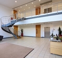 Falcon Way, Welwyn Garden City to rent Interior Photo- Image 2 of 2