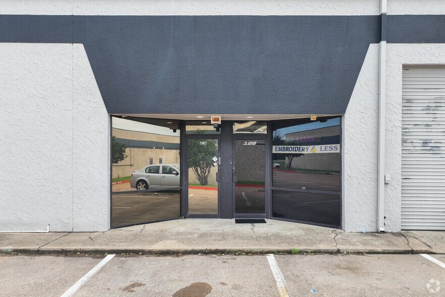 1110 W Harris Rd, Arlington, TX for rent - Building Photo - Image 3 of 20