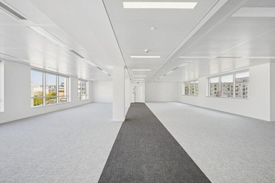 4-10 Rue Mozart, Clichy to rent - Building Photo - Image 2 of 8