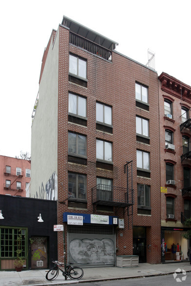 165 Elizabeth St, New York, NY for rent - Building Photo - Image 1 of 2