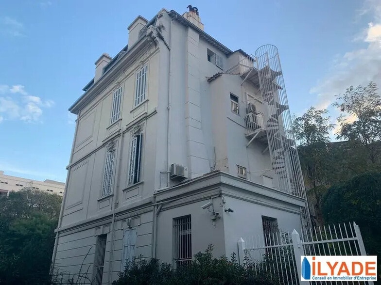Office in Marseille to rent - Building Photo - Image 2 of 6
