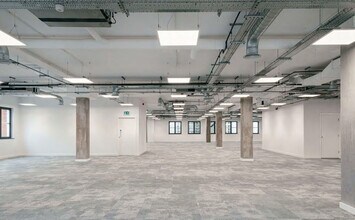 1 St James Sq, Manchester to rent Interior Photo- Image 1 of 8