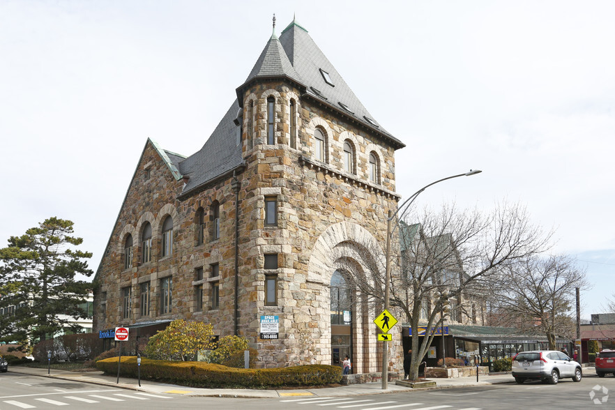 10 Langley Rd, Newton, MA for rent - Building Photo - Image 3 of 8