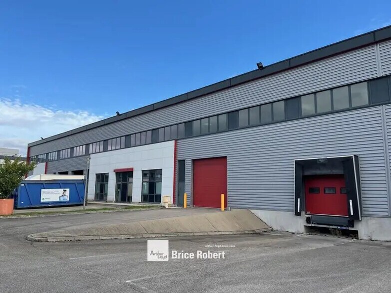 355 Avenue Henri Schneider, Meyzieu to rent - Building Photo - Image 3 of 8