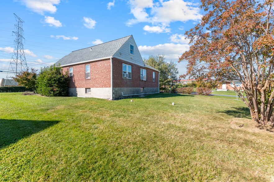 6912 Golden Ring Rd, Rosedale, MD for sale - Primary Photo - Image 1 of 40