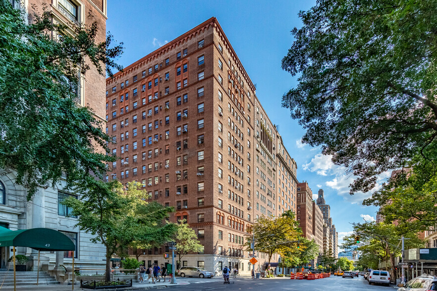 41 Fifth Ave, New York, NY for rent - Primary Photo - Image 1 of 4