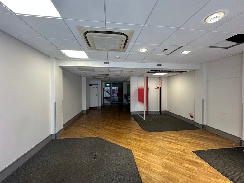 120 Station Rd, New Milton to rent - Building Photo - Image 2 of 5