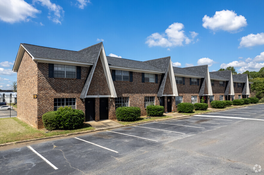 607 Units - 4 Properties - Albany GA portfolio of 4 properties for sale on LoopNet.co.uk - Primary Photo - Image 3 of 4