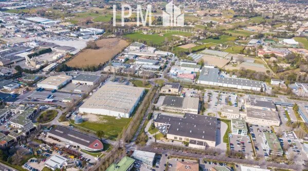 Office in Aubagne to rent - Aerial - Image 2 of 5