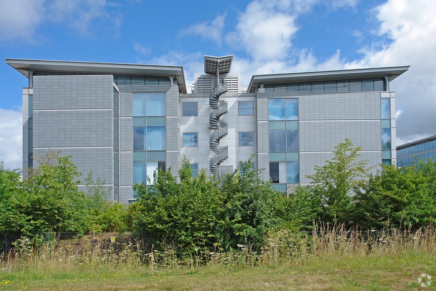 Willoughby Rd, Bracknell for sale - Building Photo - Image 2 of 4