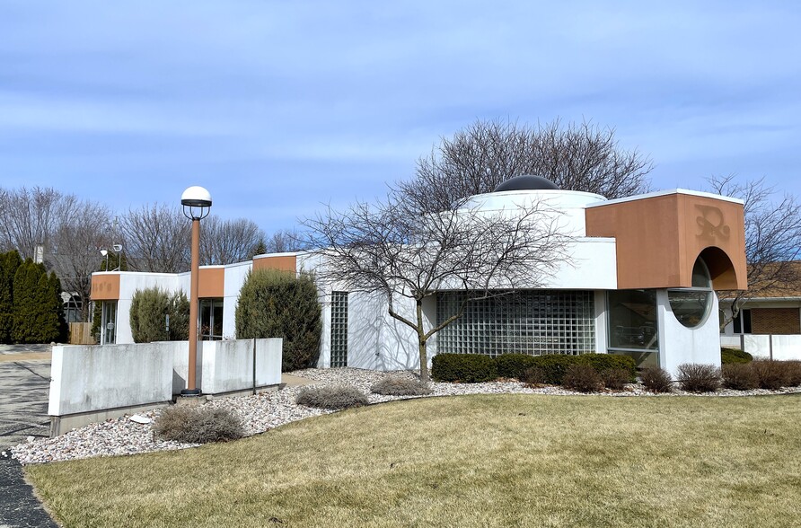 537 S Nicolet Rd, Appleton, WI for rent - Building Photo - Image 1 of 1