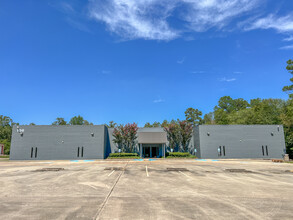 108 Commercial Cir, Conroe, TX for rent Building Photo- Image 2 of 22