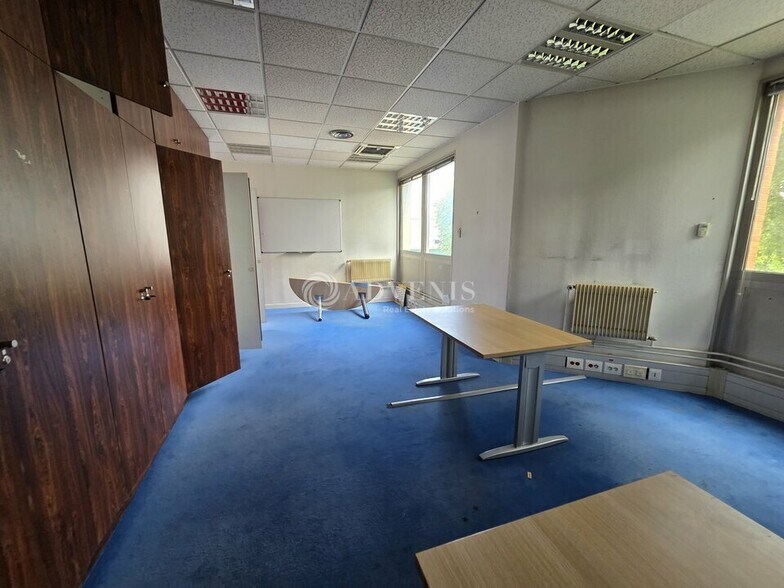 Office in La Courneuve to rent - Interior Photo - Image 2 of 7