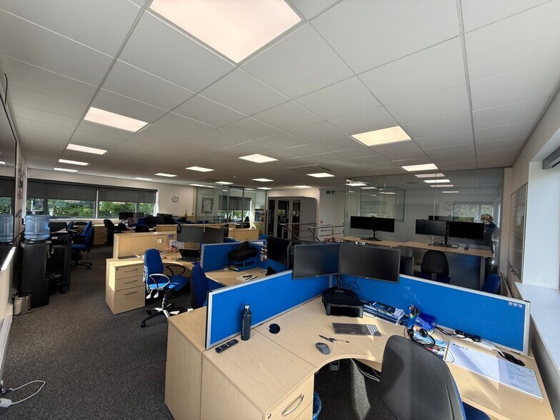 Yeoman Way, Worthing to rent - Interior Photo - Image 2 of 13