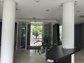 Office in Saint-Cloud for sale Interior Photo- Image 1 of 4