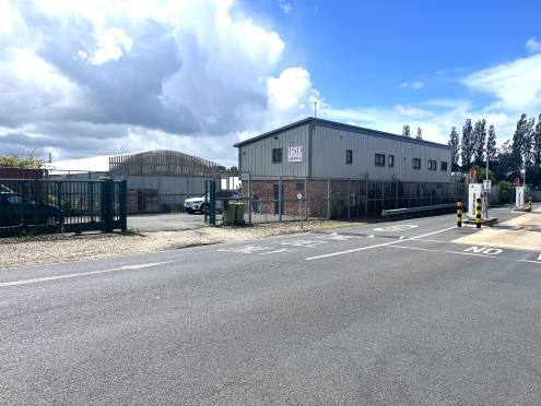 Wigan Road, Leyland to rent Primary Photo- Image 1 of 4