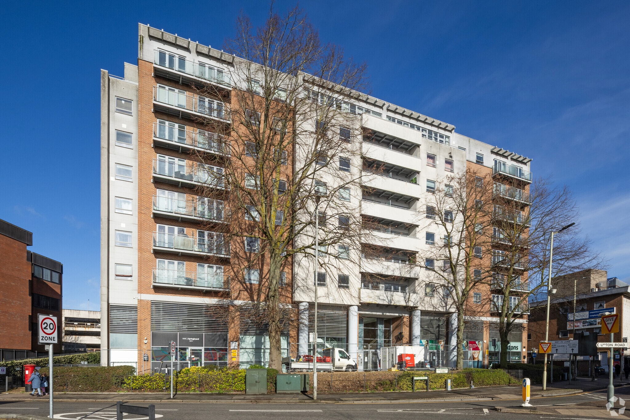 Exchange Rd, Watford to rent Primary Photo- Image 1 of 12