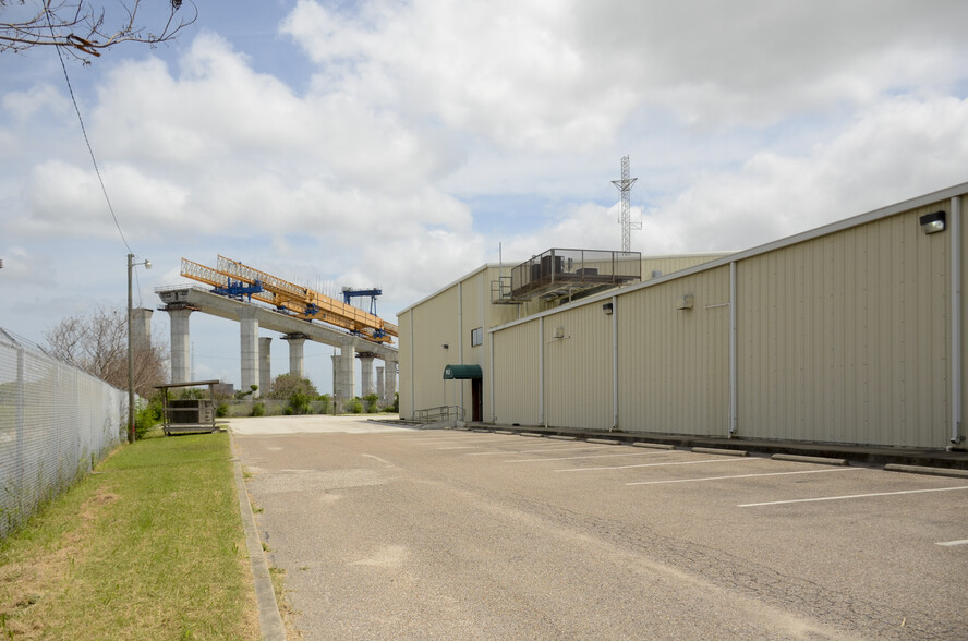 2506 N Port Ave, Corpus Christi, TX for rent - Building Photo - Image 3 of 6