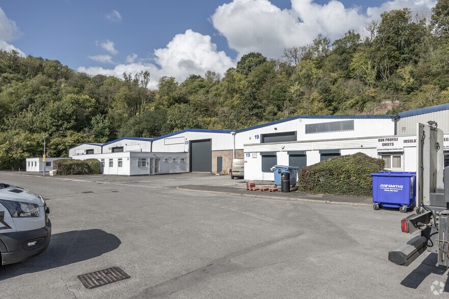 Penarth Rd, Cardiff to rent - Building Photo - Image 2 of 5