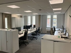 76 High St, Winchester to rent Interior Photo- Image 2 of 3