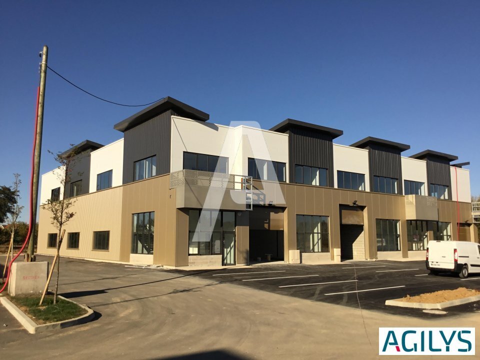 5 Boulevard Christian Jullien, Saint-Pierre-du-Perray to rent Building Photo- Image 1 of 8