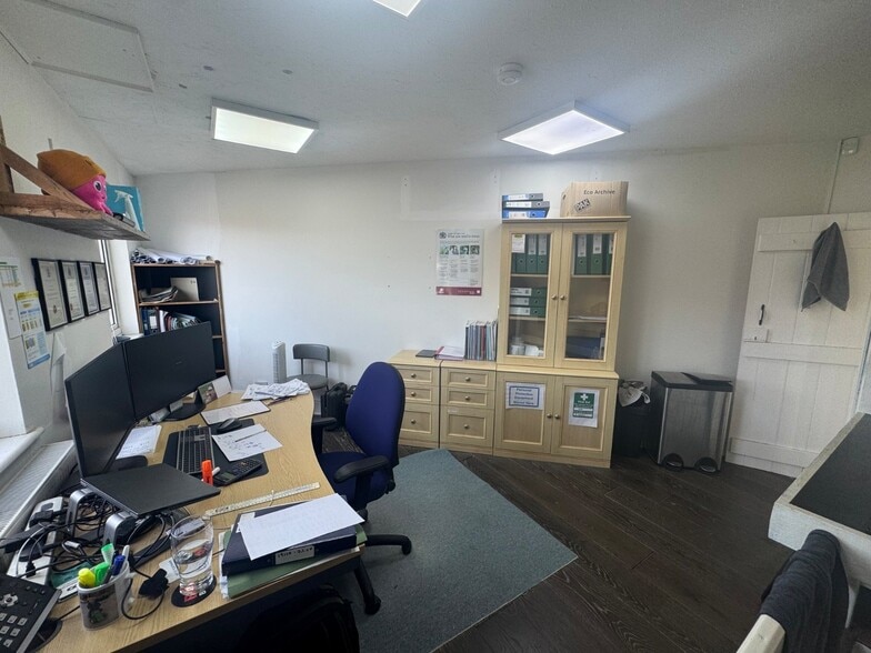 9 Downlands Para, Worthing to rent - Interior Photo - Image 2 of 5