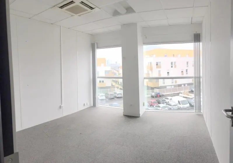Office in Bezons to rent - Interior Photo - Image 2 of 7