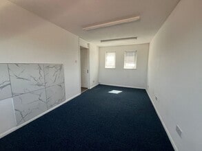 50 Lennon Dr, Milton Keynes to rent Interior Photo- Image 1 of 7