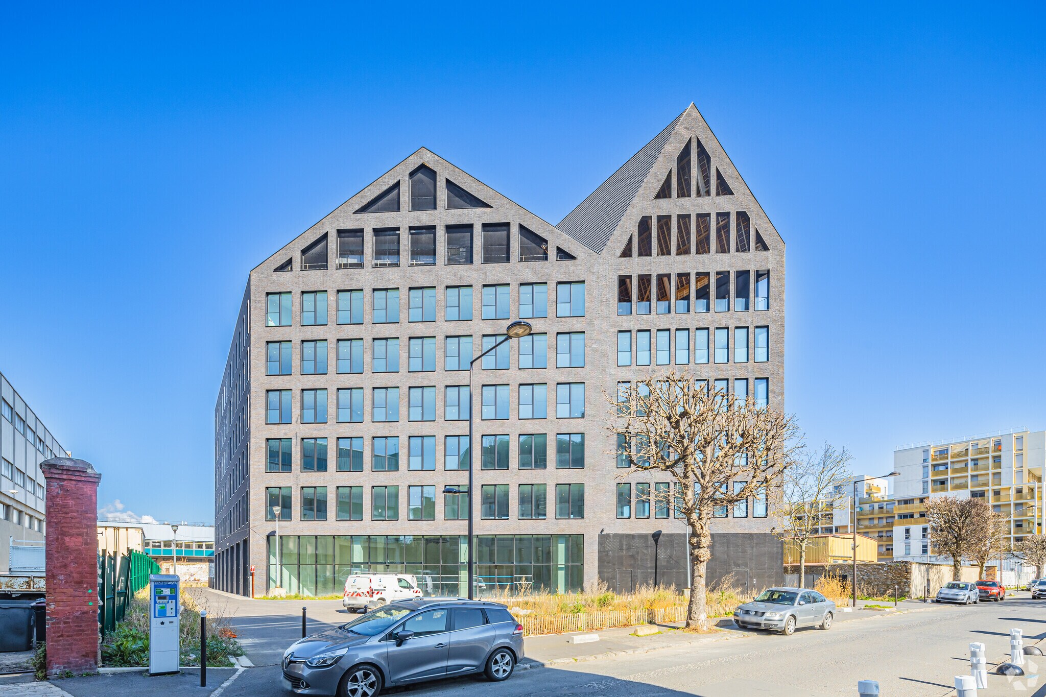 Office in Ivry-sur-Seine for sale Primary Photo- Image 1 of 2