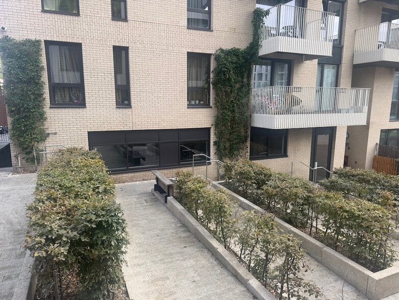 32 Penny Brookes Street, London to rent - Building Photo - Image 3 of 11