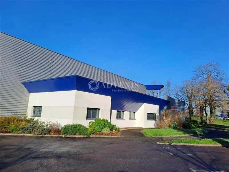 Light Industrial in Sainte-Luce-sur-Loire to rent Building Photo- Image 1 of 10