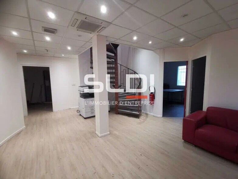 Office in Toussieu to rent - Interior Photo - Image 1 of 16