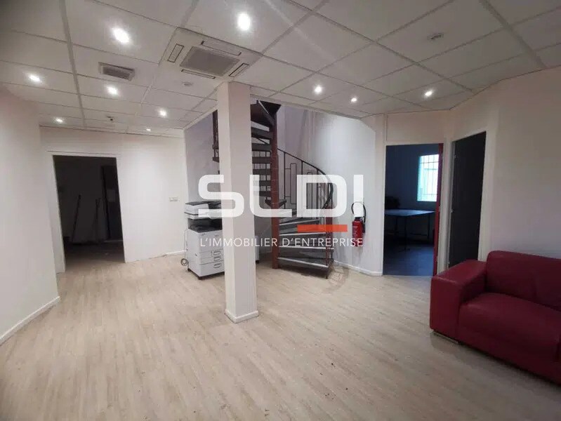 Office in Toussieu to rent Interior Photo- Image 1 of 17