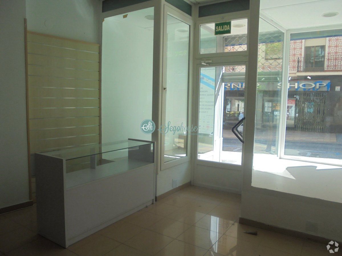 Retail in Segovia, Segovia to rent Interior Photo- Image 1 of 2