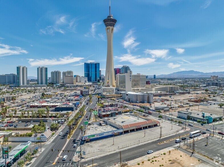 1700 S Las Vegas Blvd, Las Vegas, NV for sale - Building Photo - Image 1 of 11