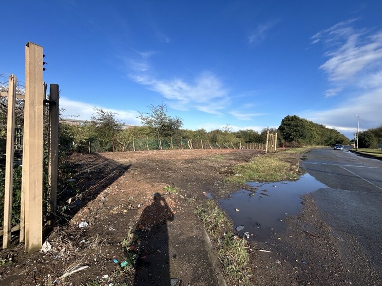 Private Rd, Netherfield for rent - Building Photo - Image 3 of 4