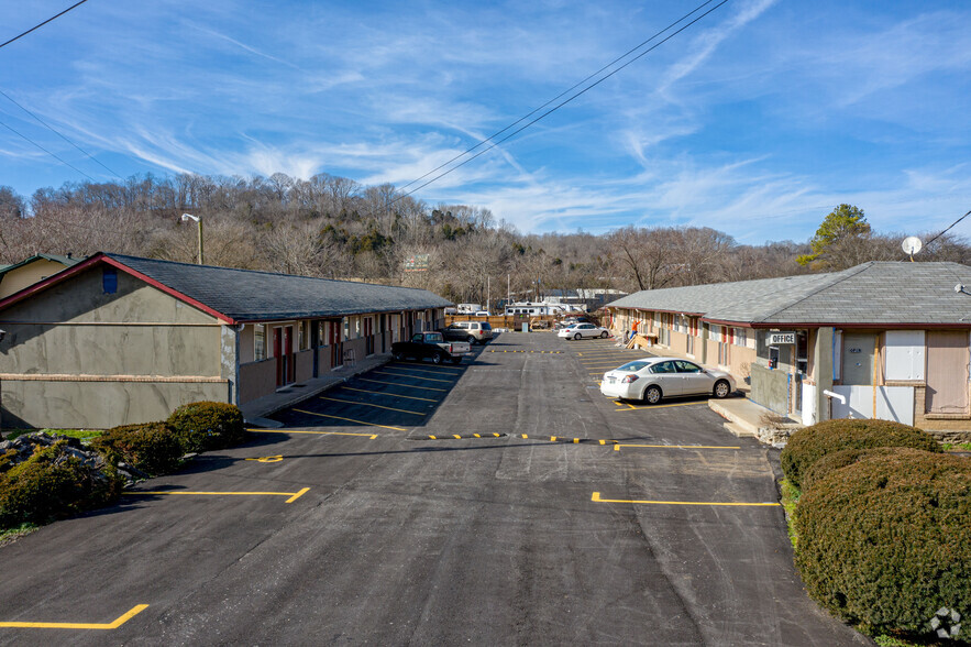 1204 Louisville Hwy, Goodlettsville, TN for sale - Primary Photo - Image 1 of 1