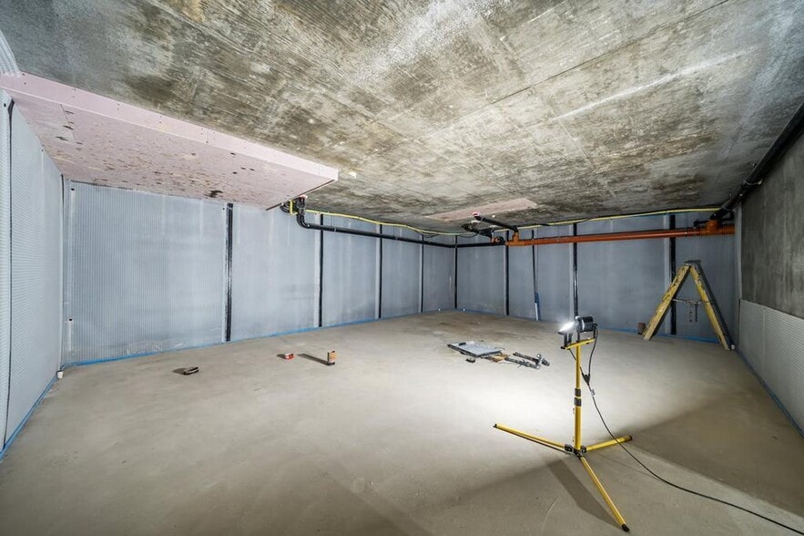 299 Manchester Rd, London to rent - Building Photo - Image 3 of 17