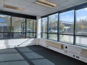 Gillette Way, Reading to rent Interior Photo- Image 1 of 2