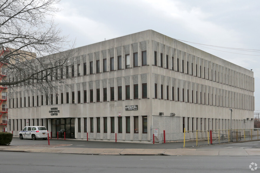 221-10 Jamaica Ave, Queens Village, NY for sale - Primary Photo - Image 1 of 1