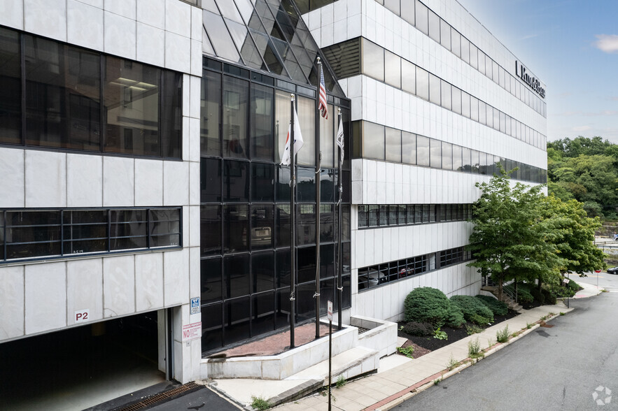 2160 N Central Rd, Fort Lee, NJ for rent - Building Photo - Image 3 of 8