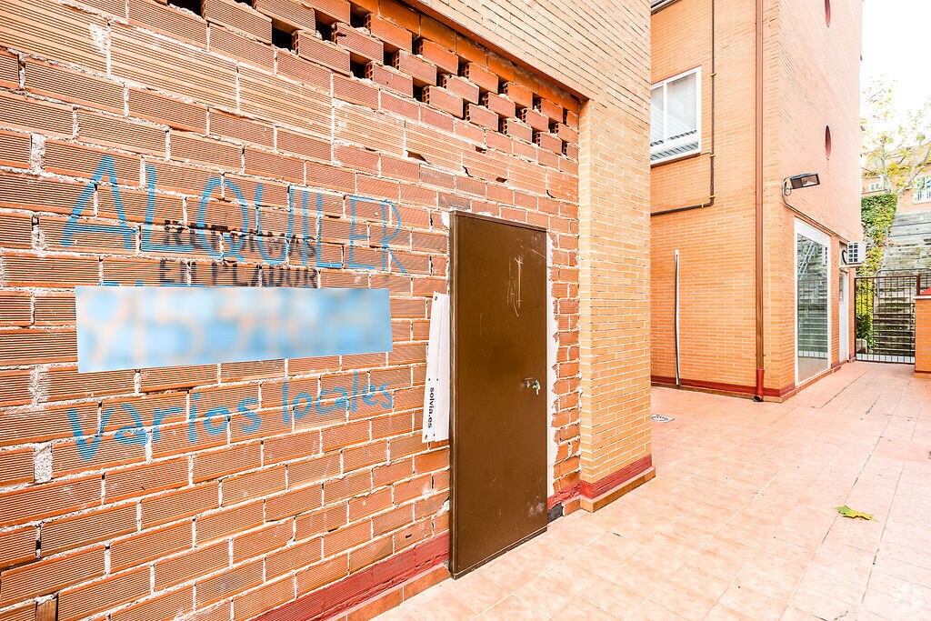 Retail in Daganzo de Arriba, Madrid to rent Interior Photo- Image 1 of 21