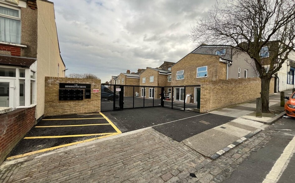 Dennington Mews, London to rent - Building Photo - Image 1 of 2